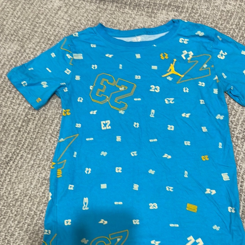 Jordan clothing to size medium the monarchy one is a size 10-12